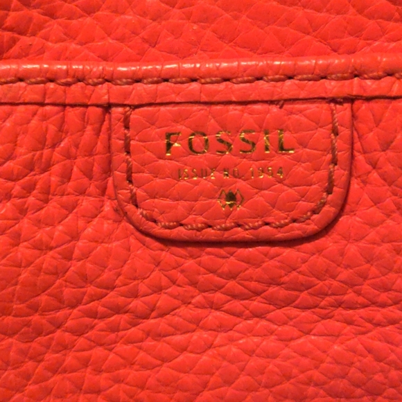 Fossil soft leather wristlet. - Picture 2 of 4